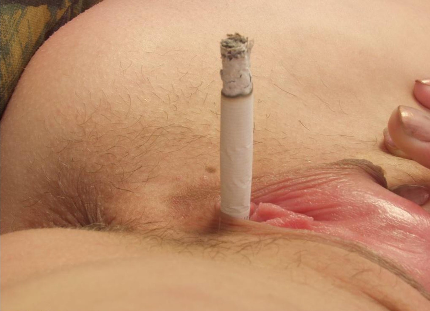 Курящая пизда с сигарой