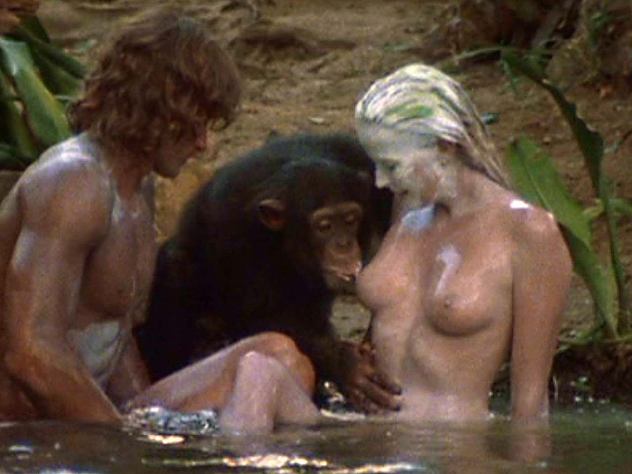 шимпанзе трахает девку фото 47