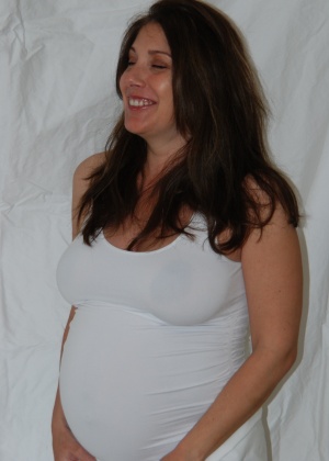 Беременная женщина без трусиков