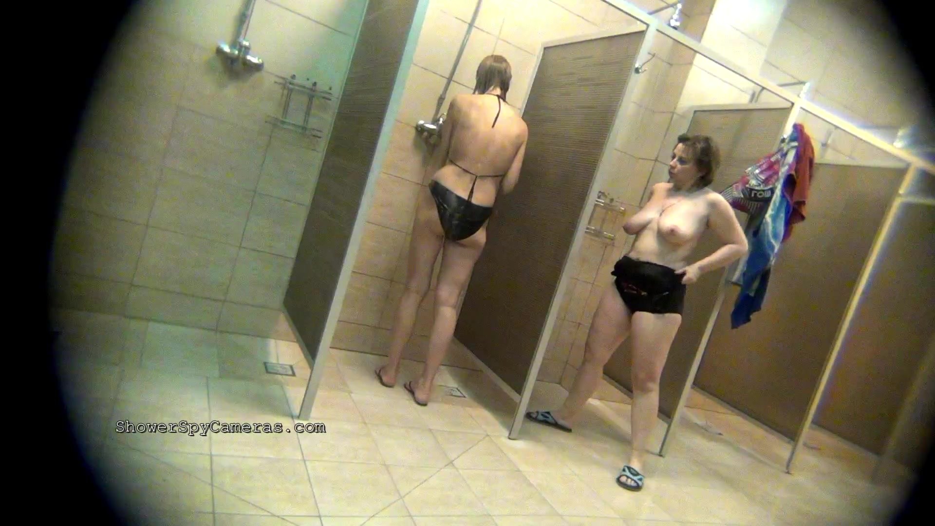 скрытые камеры в ванной с голыми женщинами фото 75