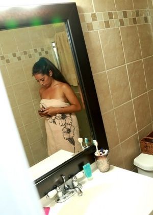 Sofia Rivera - В ванной - Галерея № 3477754